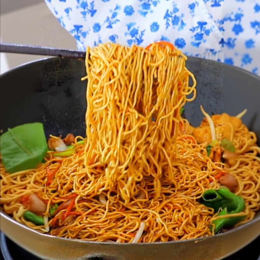 Easy Chicken Chow Mein (Better Than Takeout)