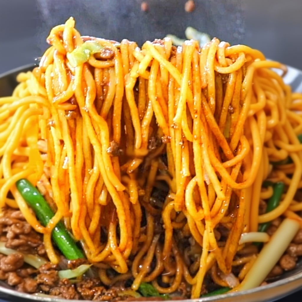 Easy 15-Minute Beef Lo Mein Recipe (Better Than Takeout!)
