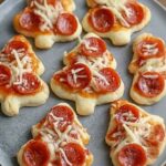 Easy Christmas Tree Mini Pizzas Recipe (Kid-Friendly!)