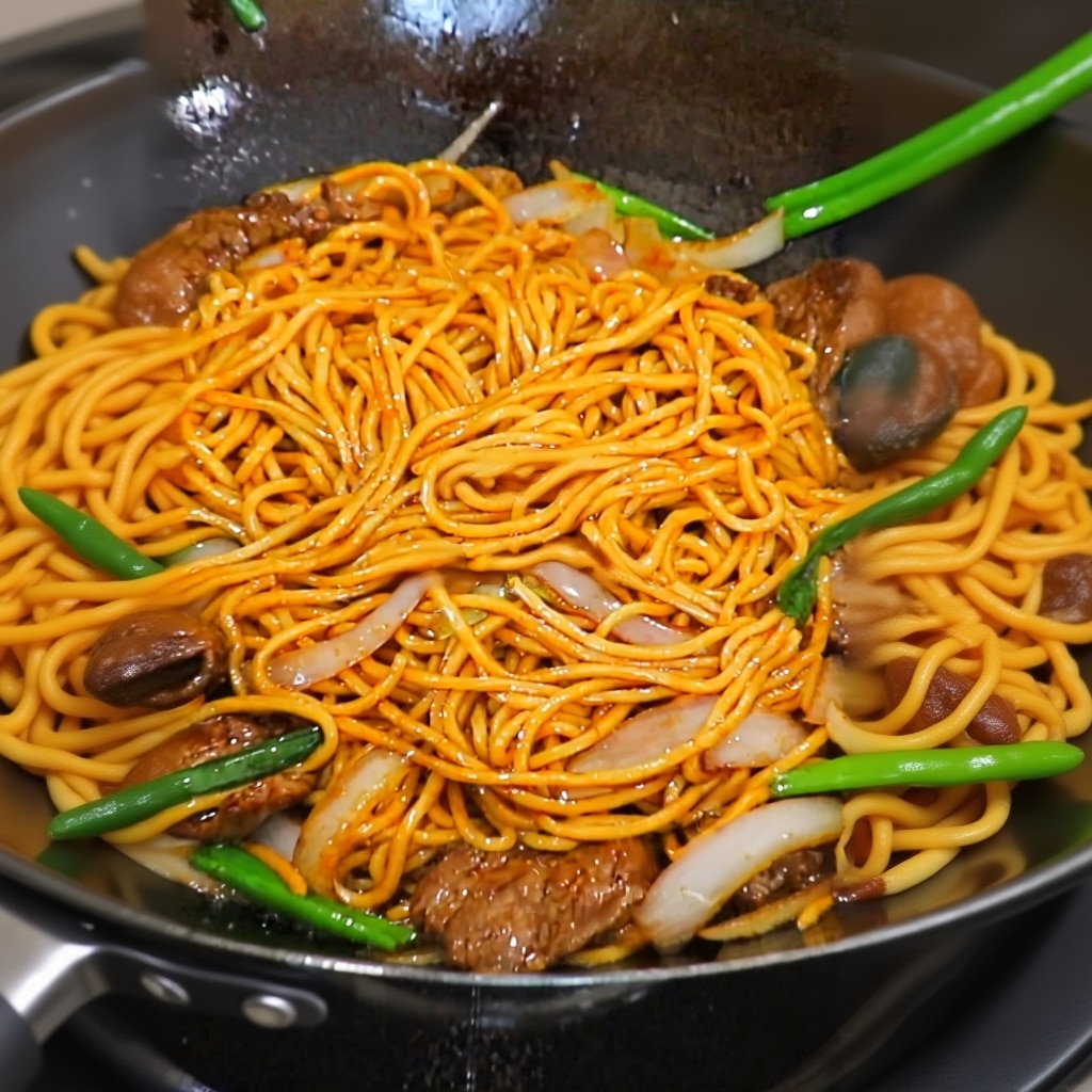 Best Beef Lo Mein Recipe (Quick & Easy)