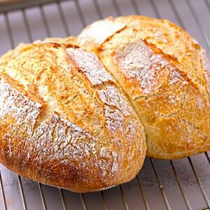 No-Knead Homemade Bread: Easy Crusty Dutch Oven Recipe