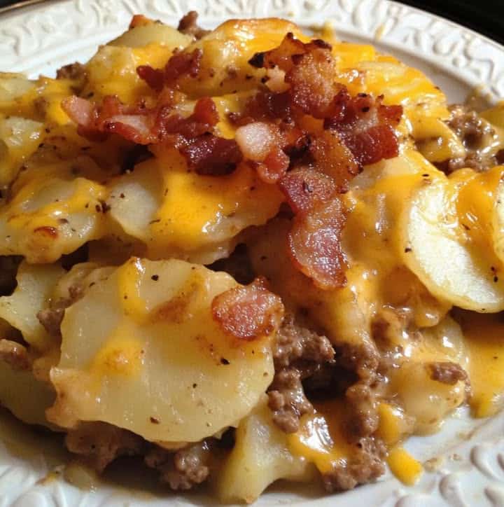 Ground Beef Scalloped Potatoes: Easy Cheesy Casserole Recipe