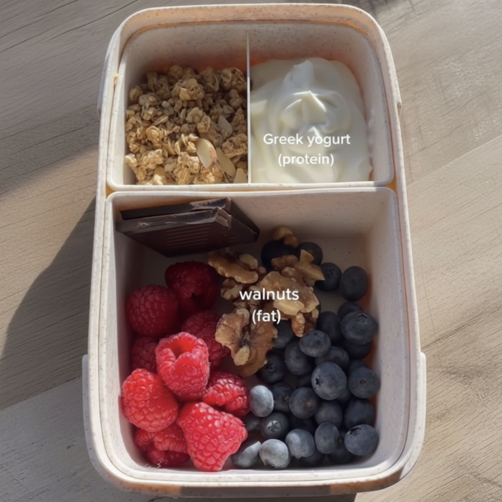 Nutritious On-The-Go Yogurt & Berry Bento: Easy Meal Prep 1 Nutritious On-The-Go Yogurt & Berry Bento: Easy Meal Prep