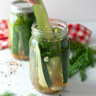 Easy Homemade Refrigerator Dill Pickles (Crispy & Quick)