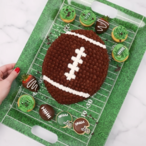 Easy Game Day Dessert: How to Make a Sports Centerpiece 4 Easy Game Day Dessert: How to Make a Sports Centerpiece