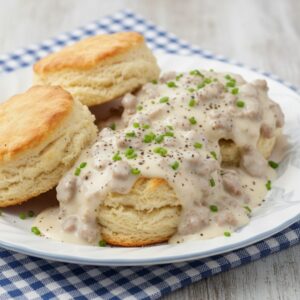 beef biscuits and gravy featured 1785113630567
